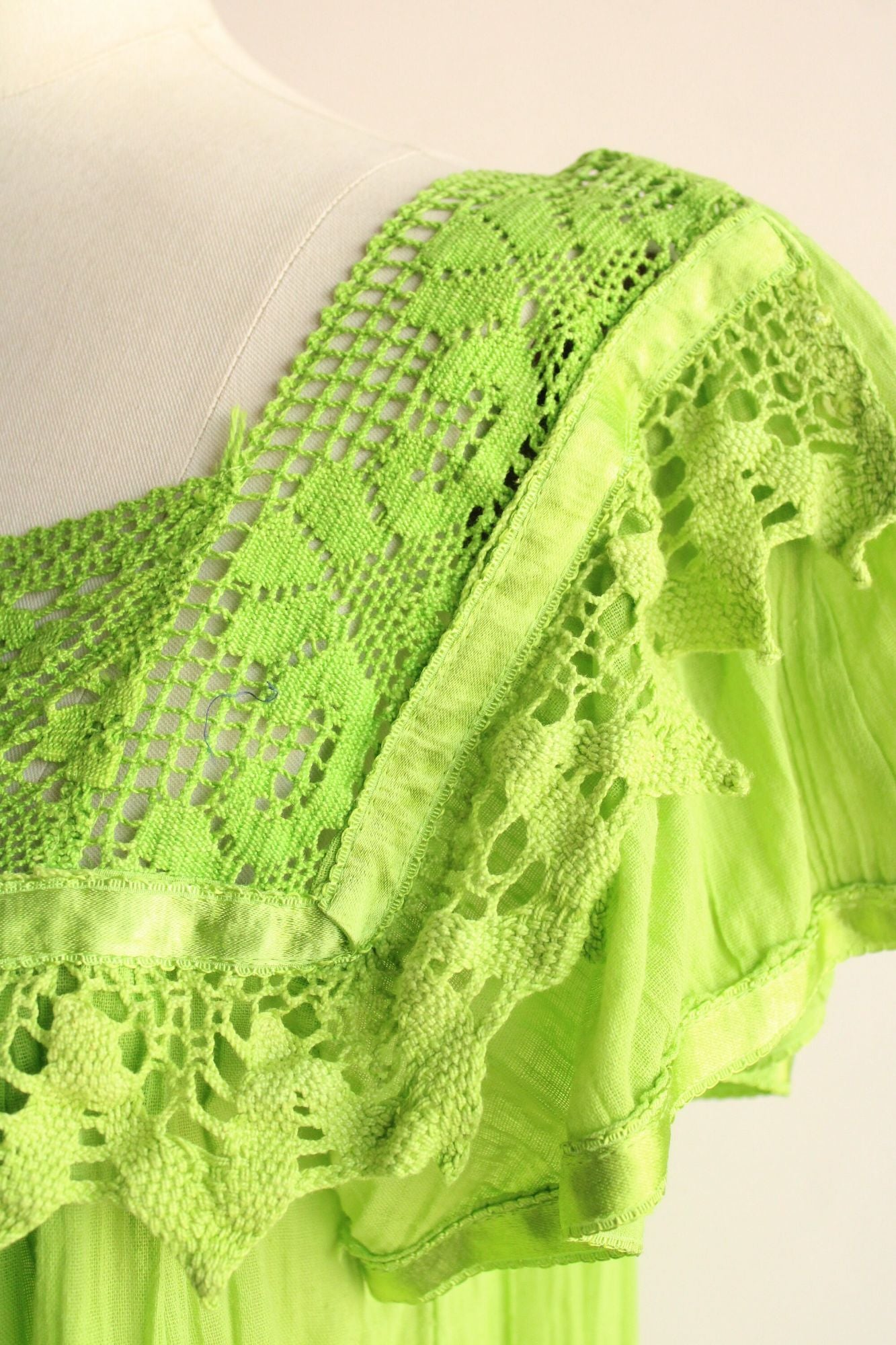 Vintage 1970s 1980s Apple Green Peasant Dress with Crochet Lace Trim