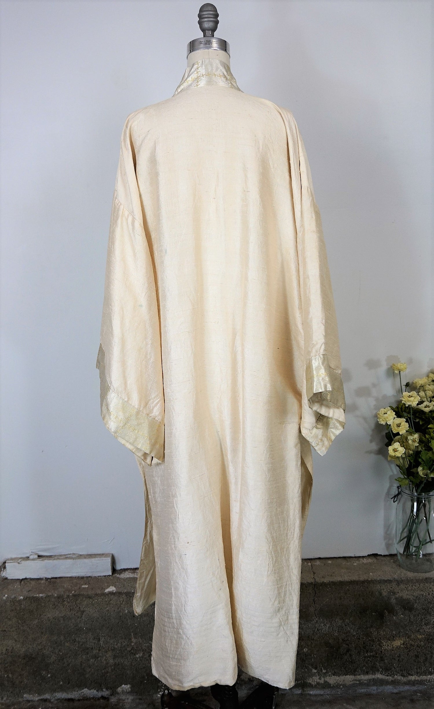 Vintage 1960s Chinese Silk Duster in Gold And Ivory – Toadstool Farm ...