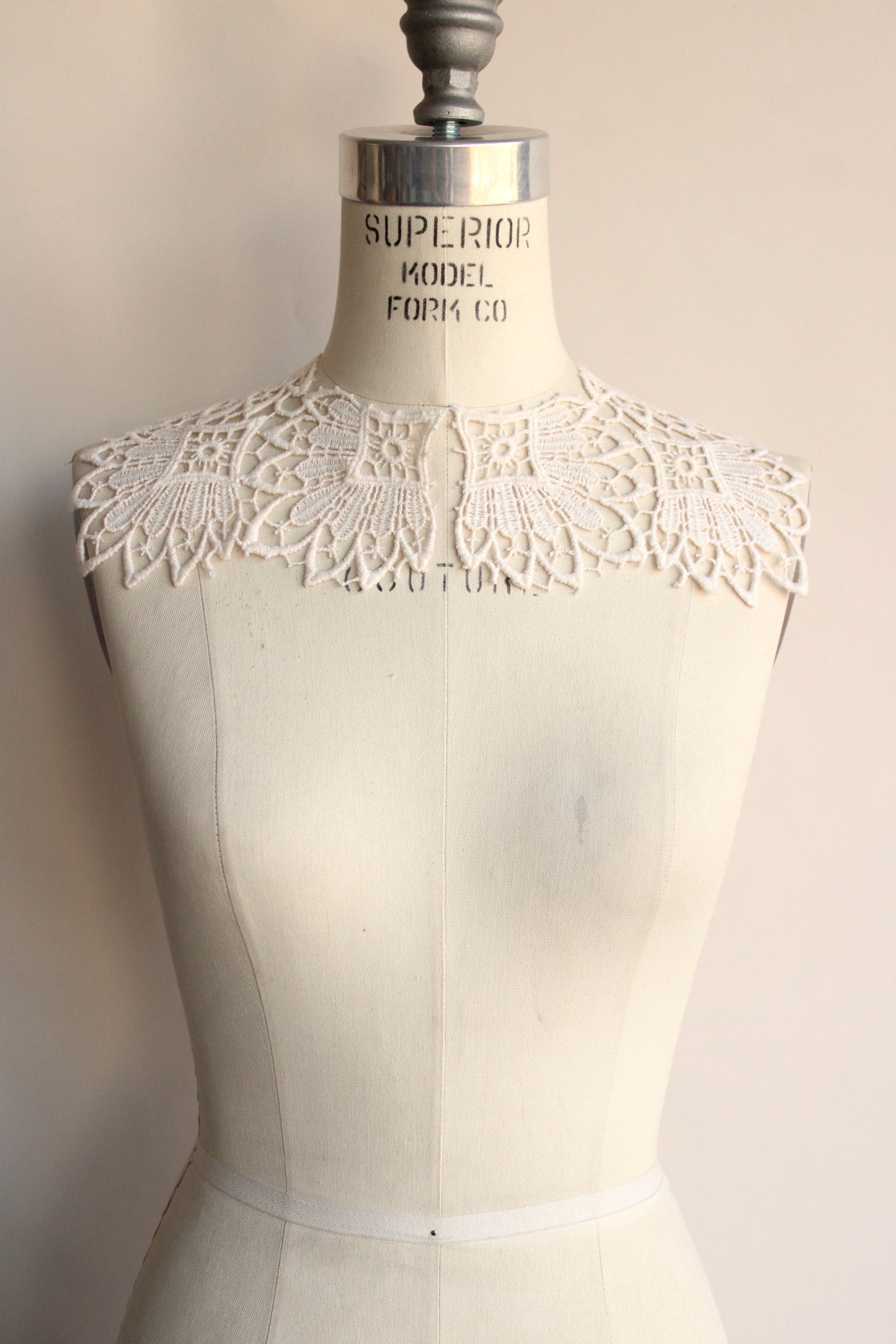 Vintage 1970s 1980s Lace Collar