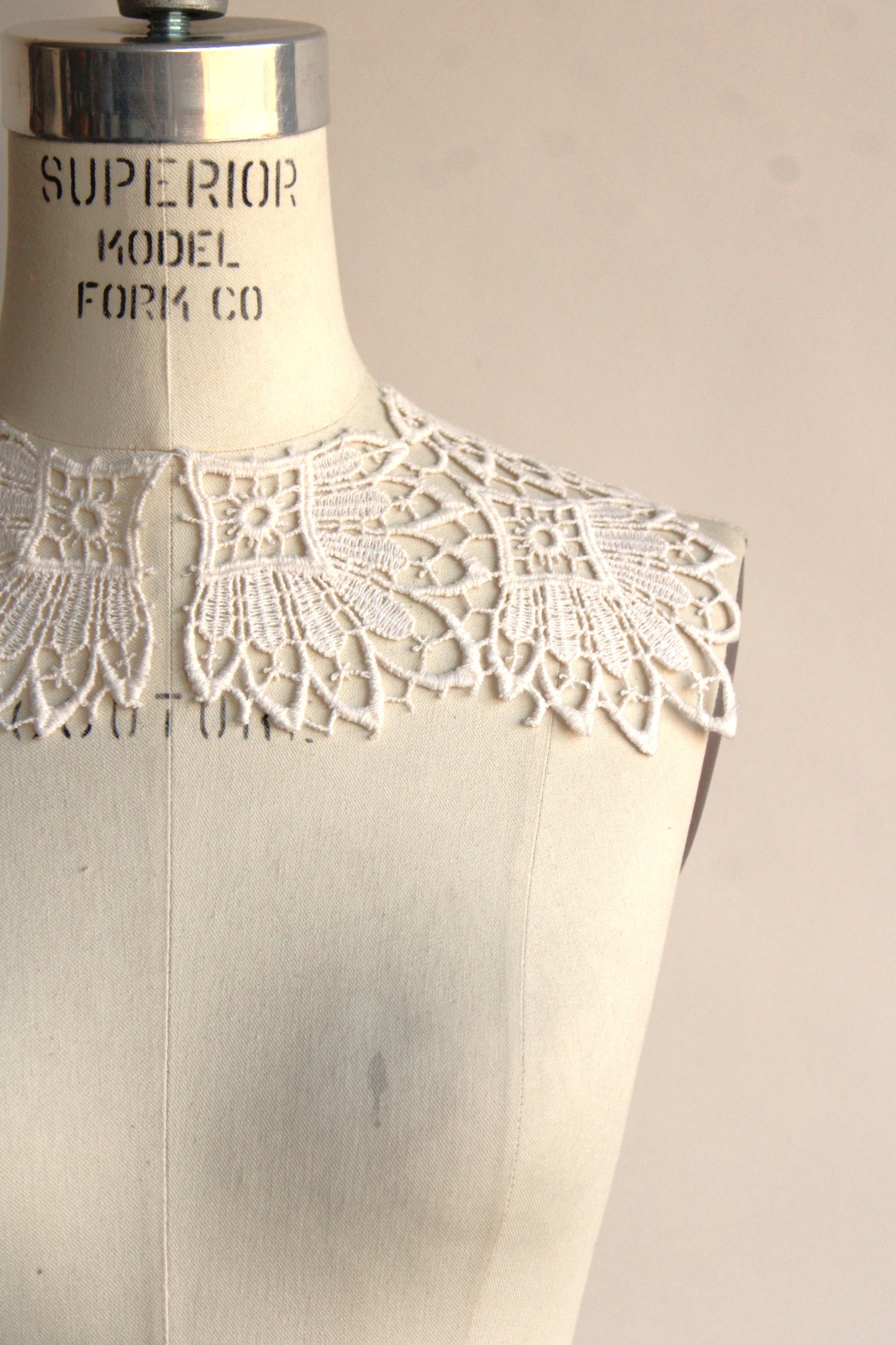 Vintage 1970s 1980s Lace Collar