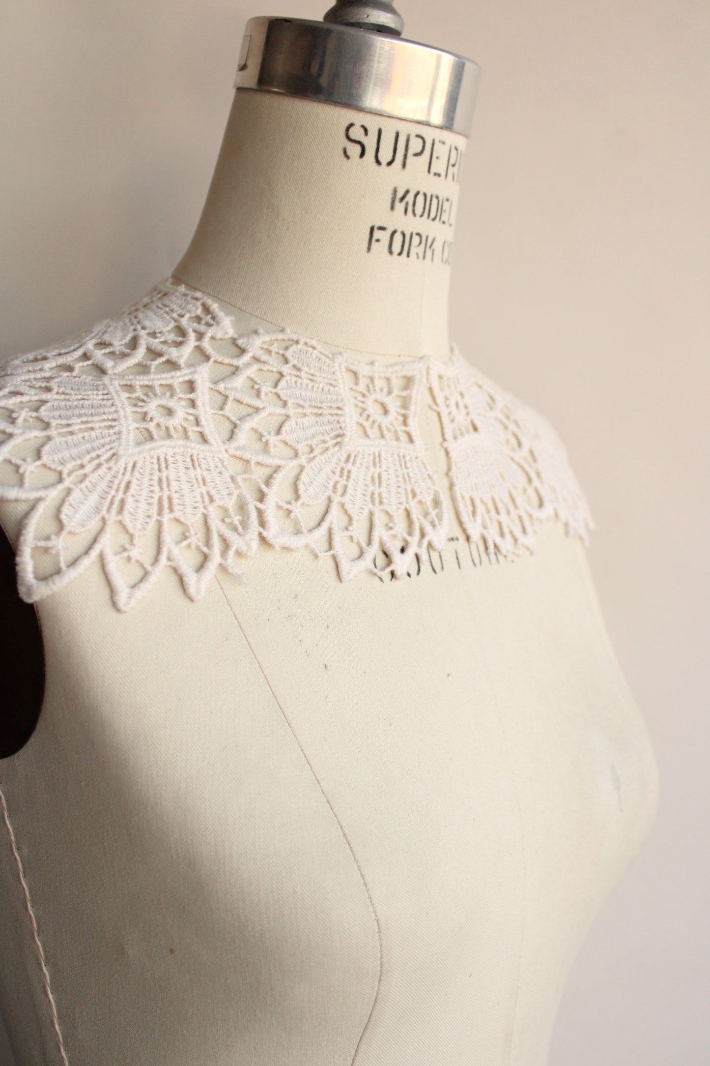 Vintage 1970s 1980s Lace Collar