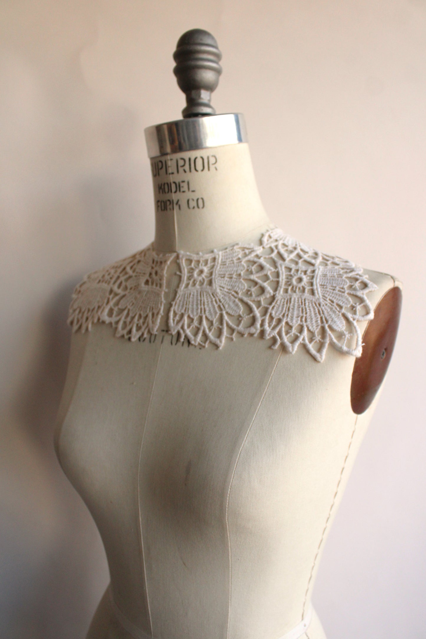 Vintage 1970s 1980s Lace Collar