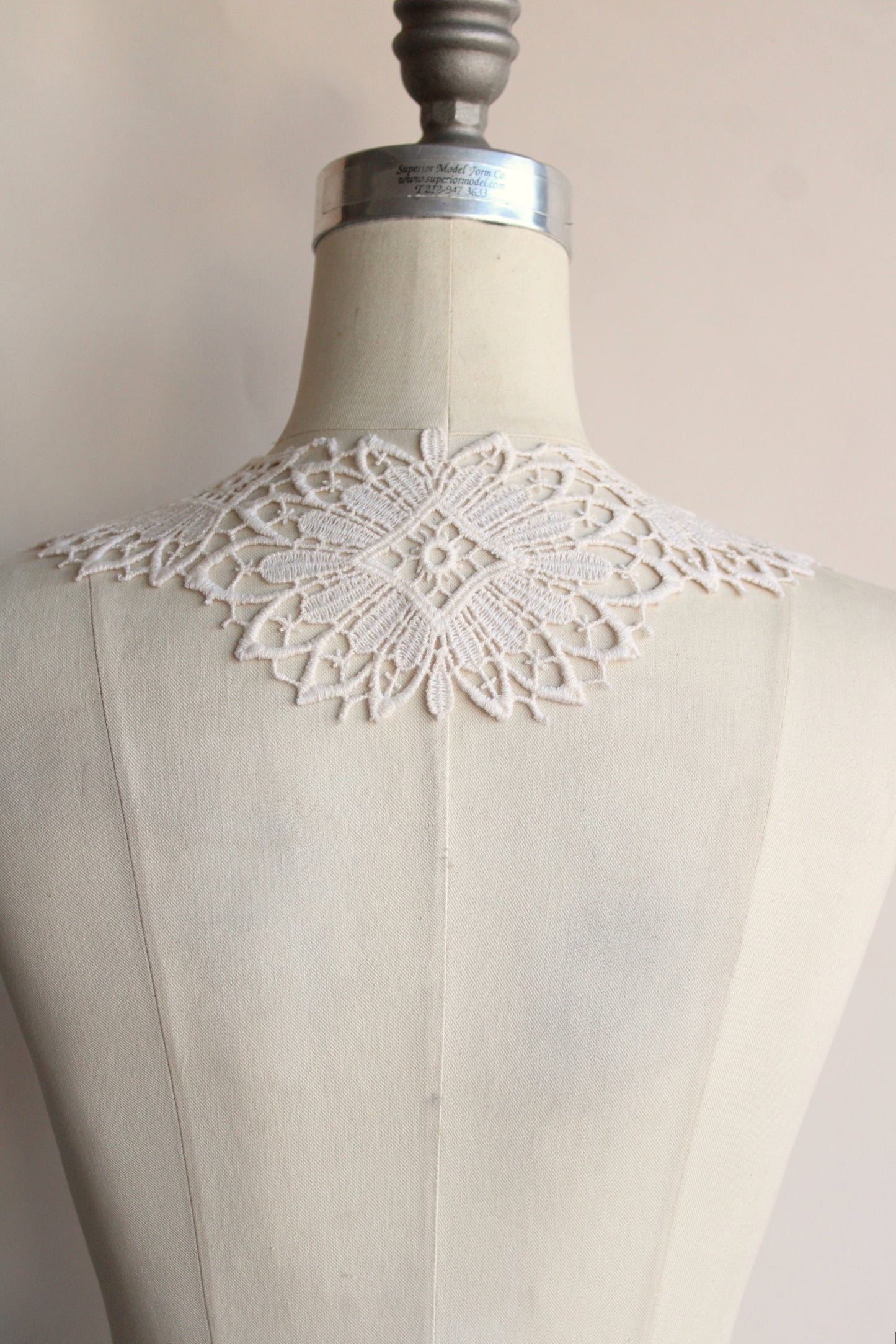 Vintage 1970s 1980s Lace Collar