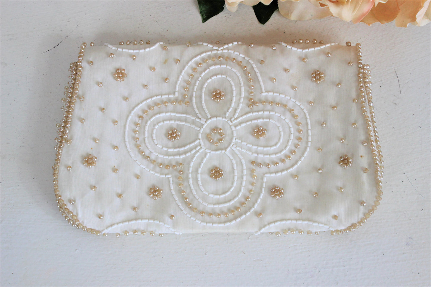 VTG 1950’S LA REGALE HAND BEADED IVORY SEED PEARLS SEQUINS CLUTCH PURSE  JAPAN!!