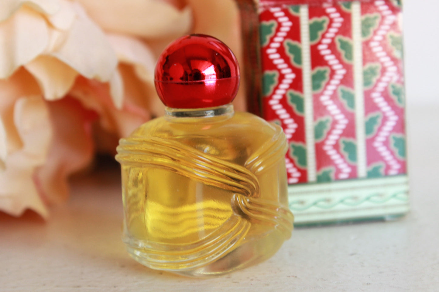 Vintage 1980s Avon Treasured Traditions Occur Cologne