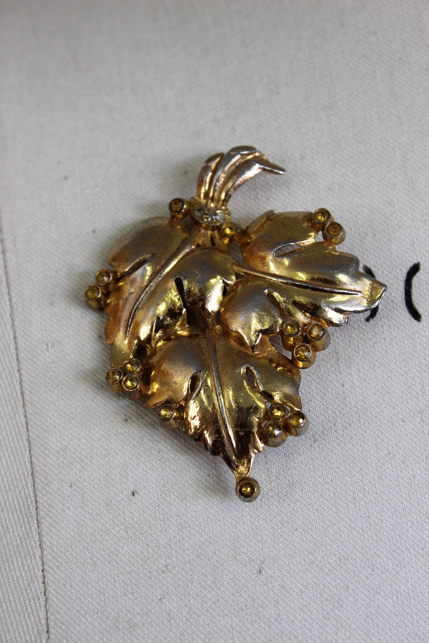 Vintage 1950s Gold Leaf Brooch