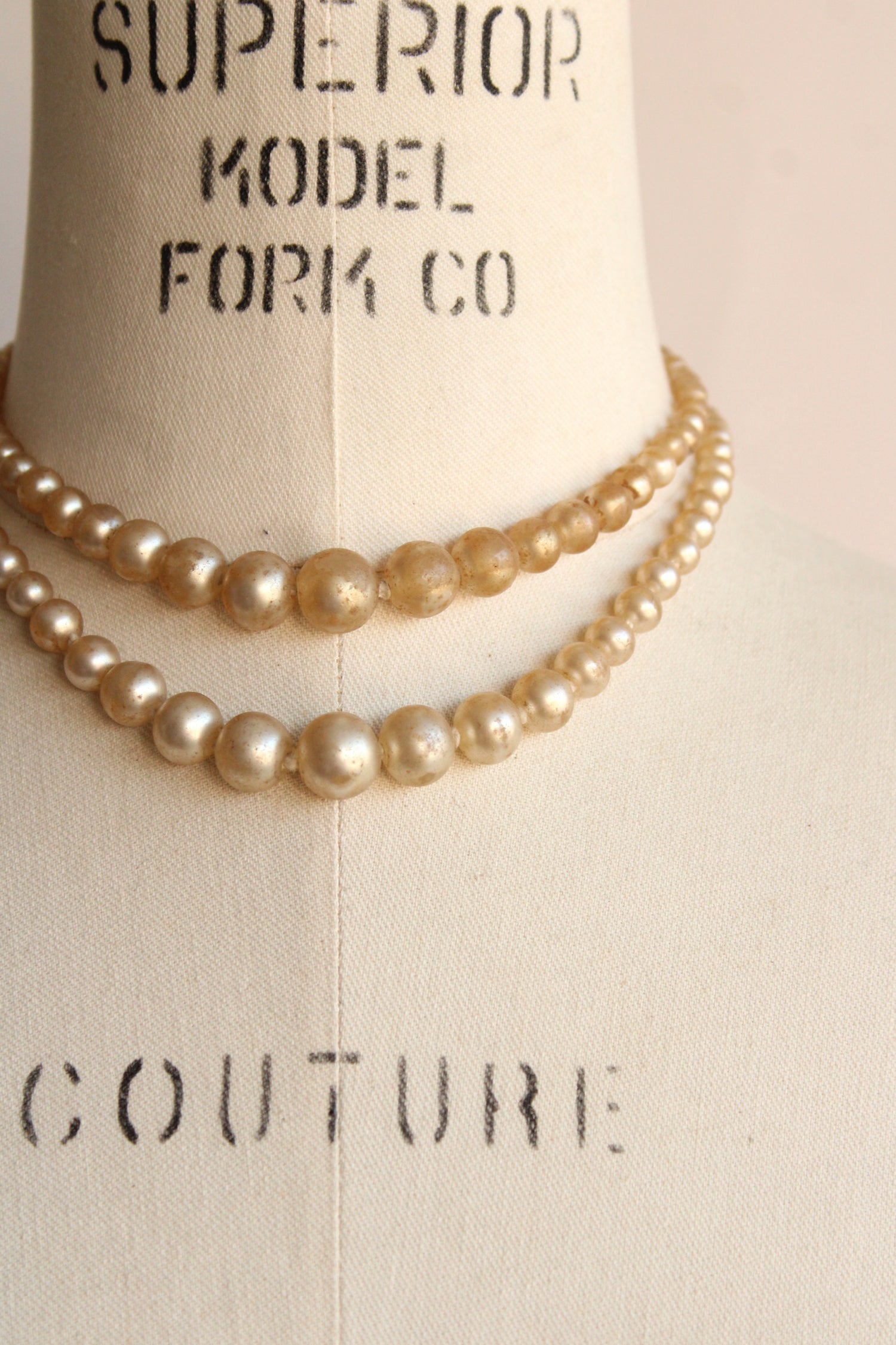 60s Faux Pearl Lariat Necklace → Hotbox Vintage