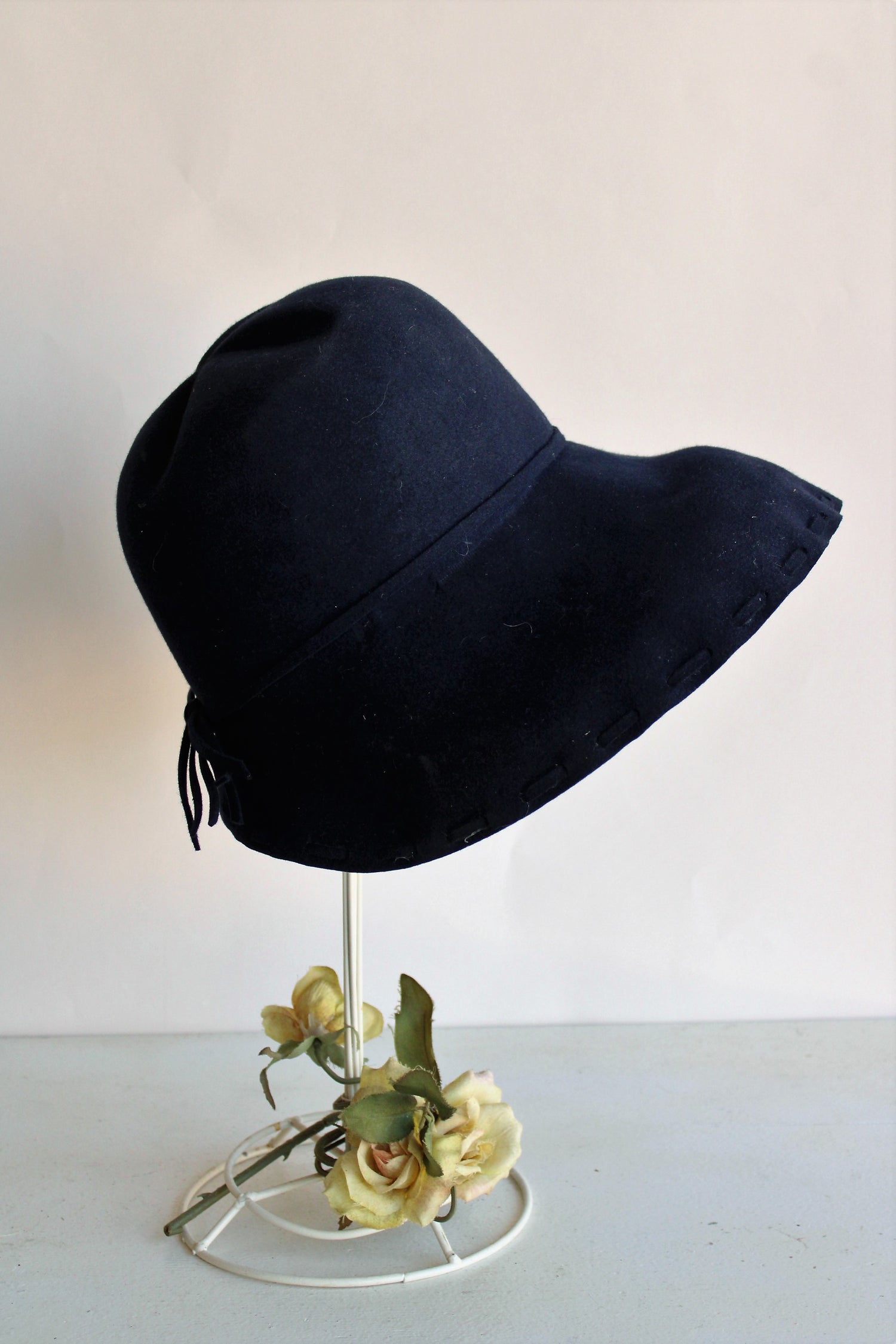 Vintage 1960s Navy Blue Wool Hat