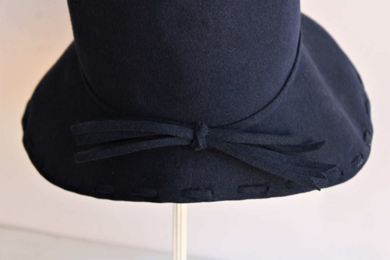 Vintage 1960s Navy Blue Wool Hat