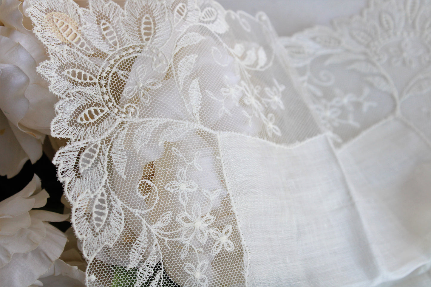Vintage Linen Hanky with Lace Trim, New With Tag