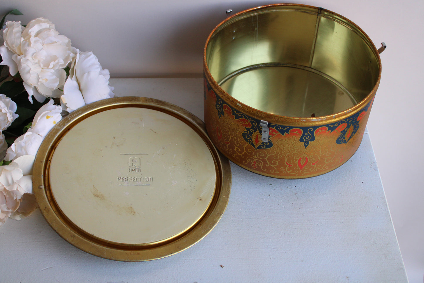 Vintage 1930s Tole Painted Cake Tin