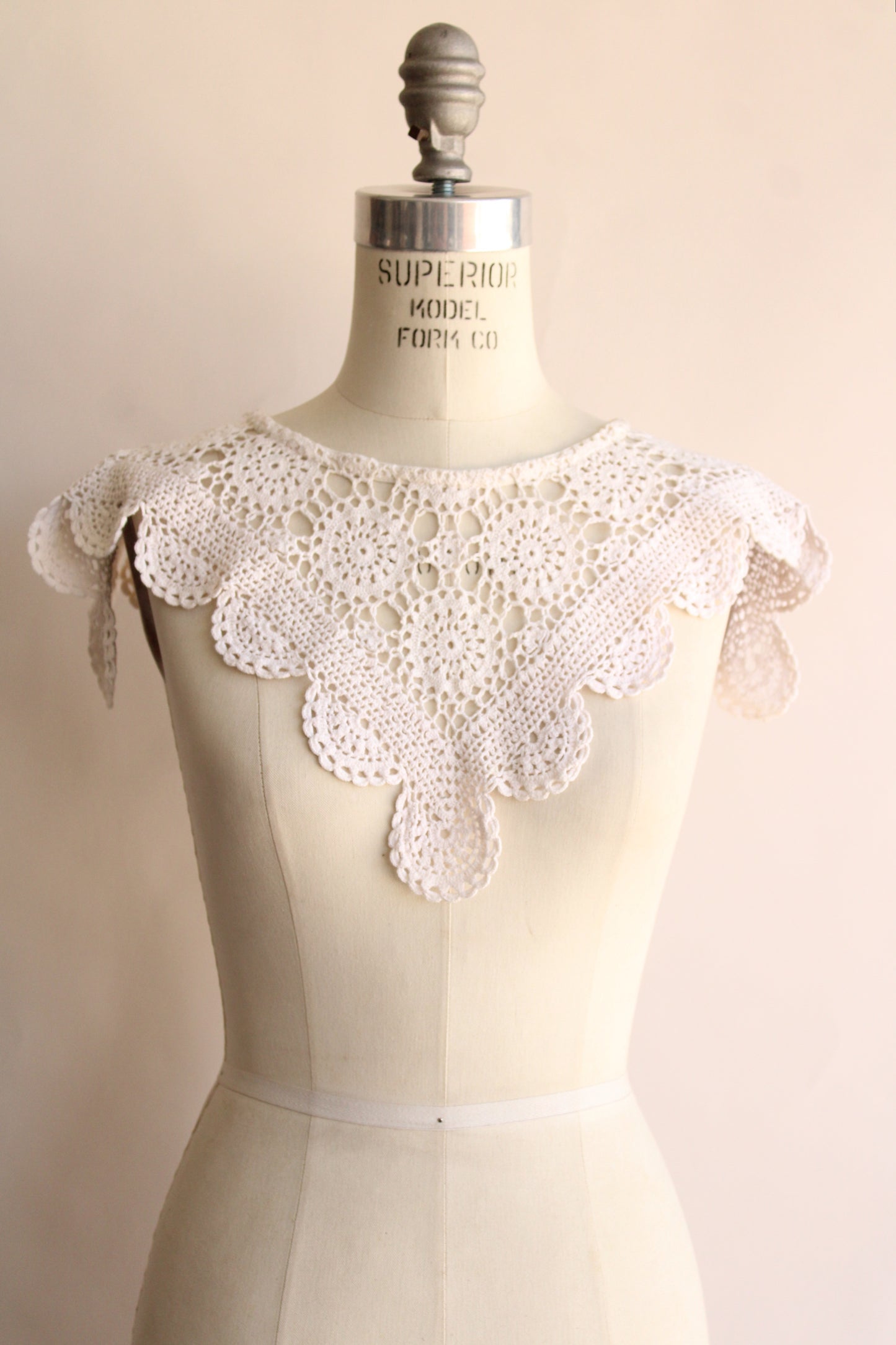 Vintage 1960s Crochet Lace Collar