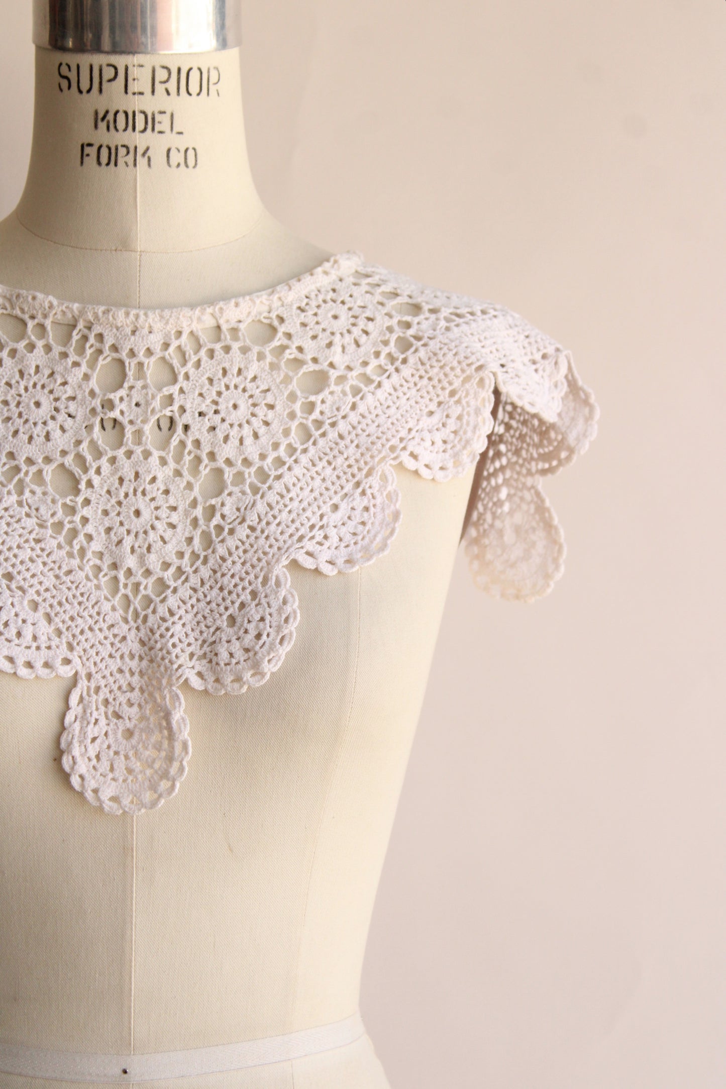 Vintage 1960s Crochet Lace Collar