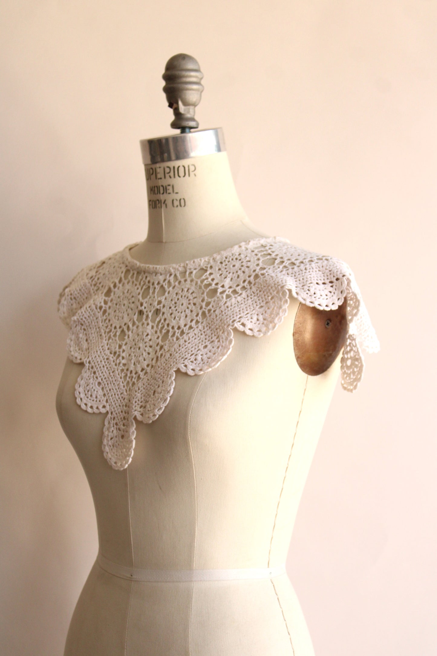 Vintage 1960s Crochet Lace Collar