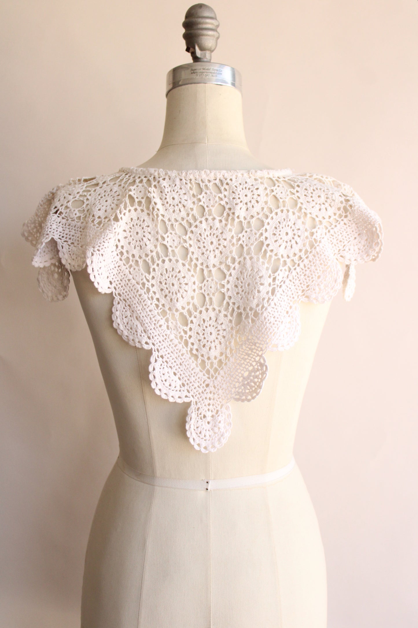 Vintage 1960s Crochet Lace Collar