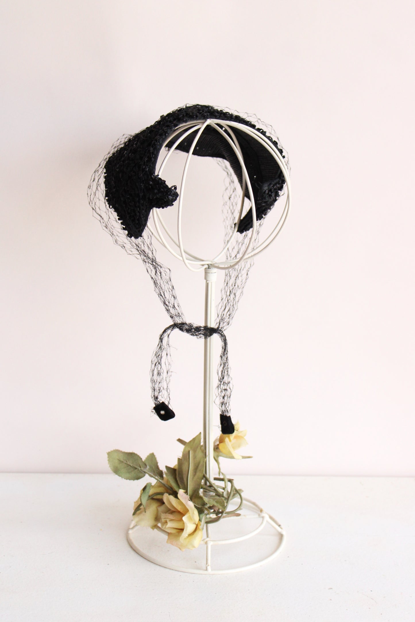 Vintage 1940s Black Fascinator with Veiling