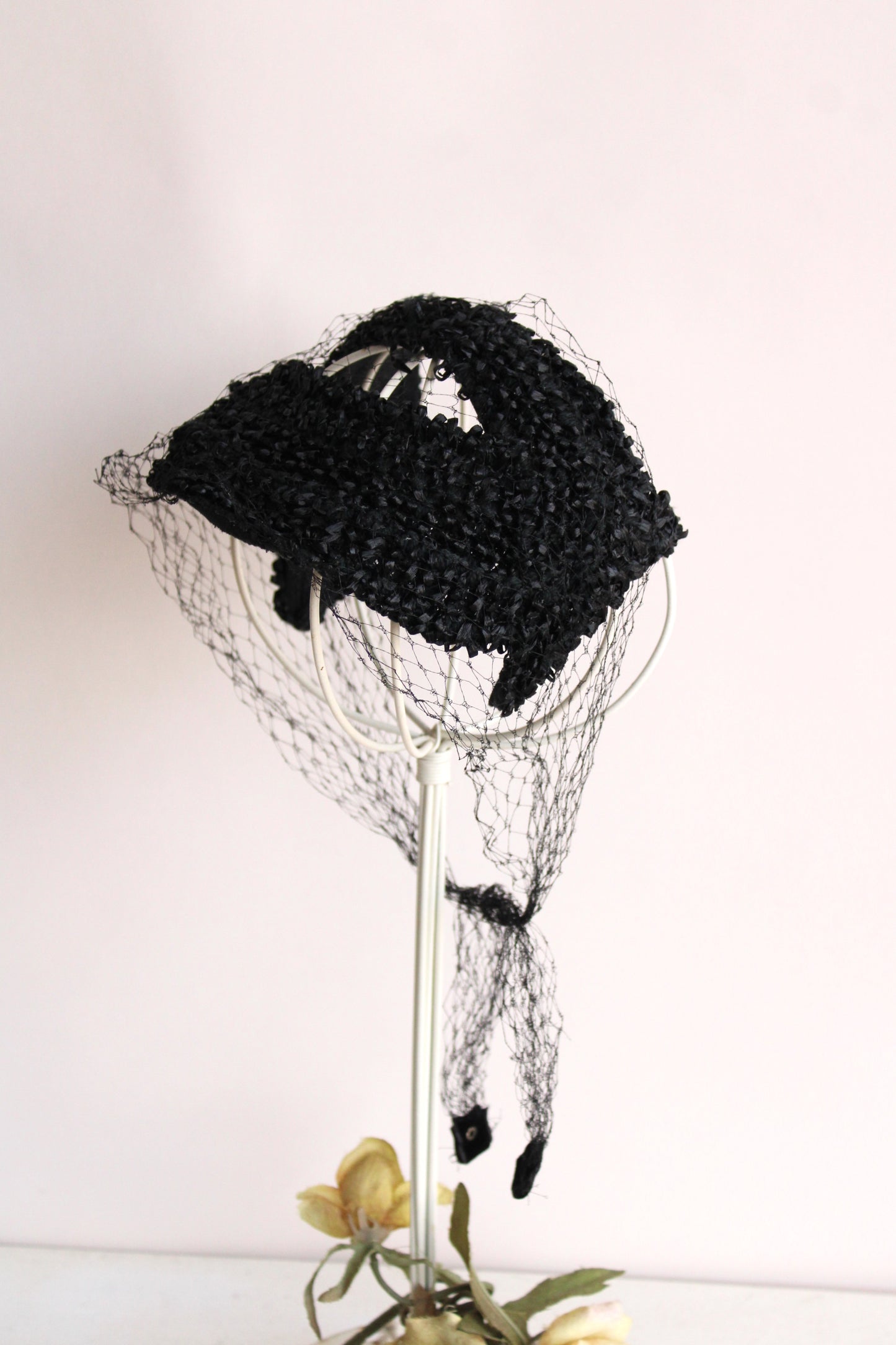 Vintage 1940s Black Fascinator with Veiling