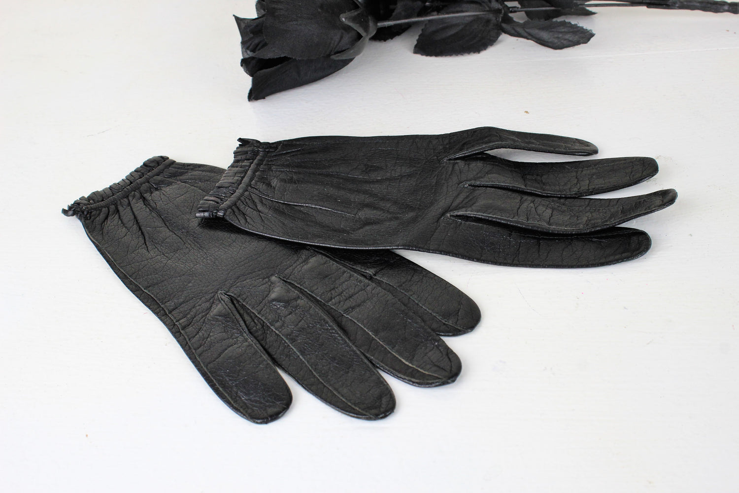 Vintage 1960s Black Gloves in Kid Leather 