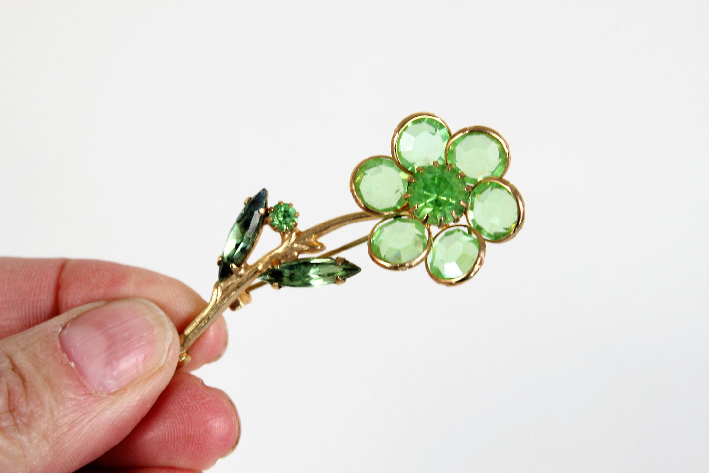 Vintage 1960s Green Glass Daisy Flower Pin