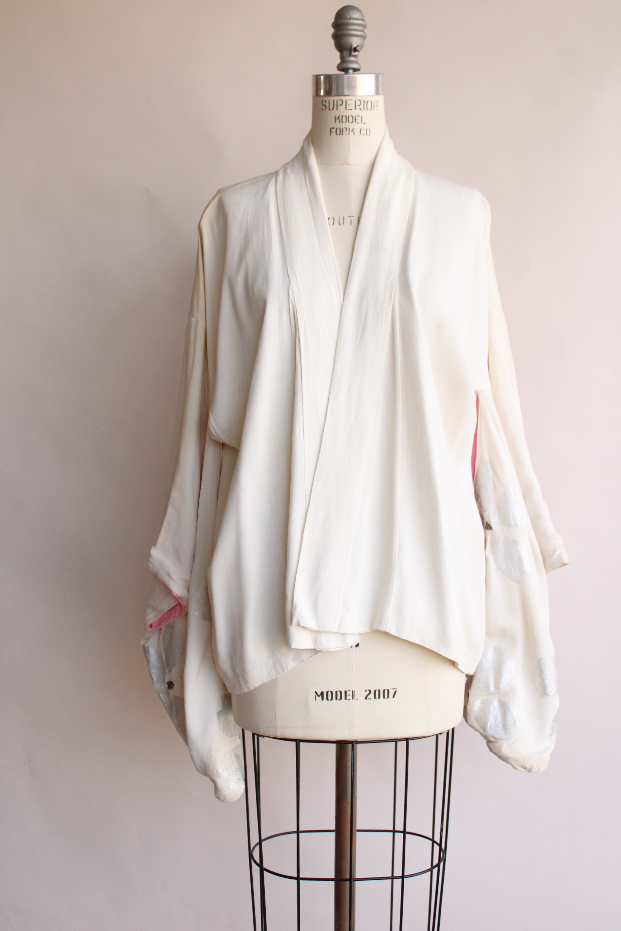 Vintage Short Kimono Haori Hollywood Costume in White Rayon – Toadstool ...