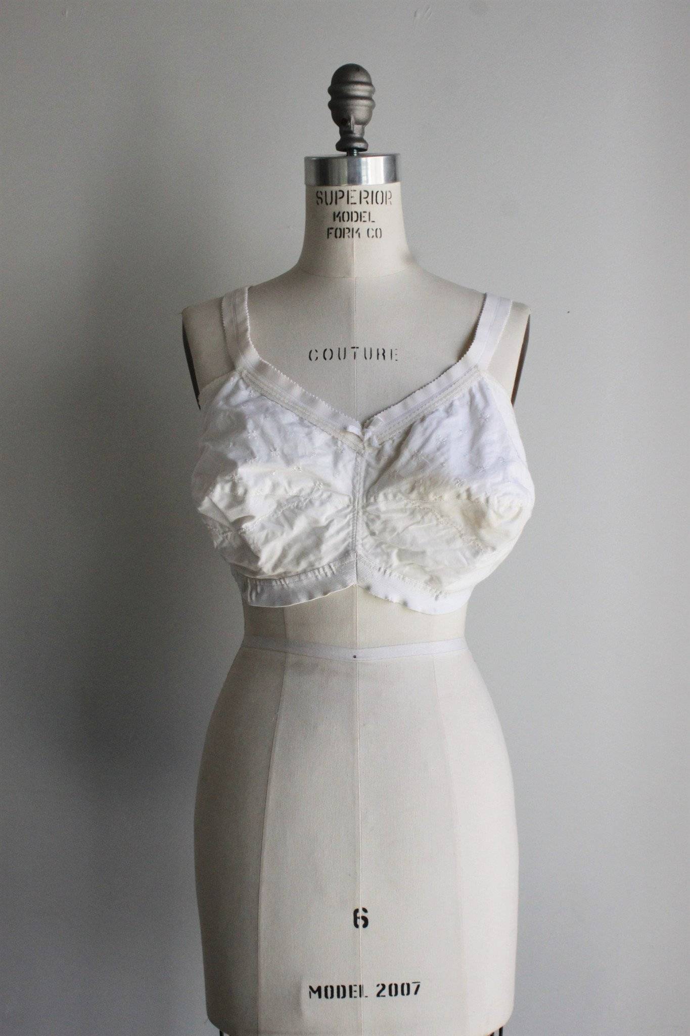 Vintage 1950s Bra White Criss Cross Top Stitch Details Pin-up Naturflex  Cotton Rayon 36 C 