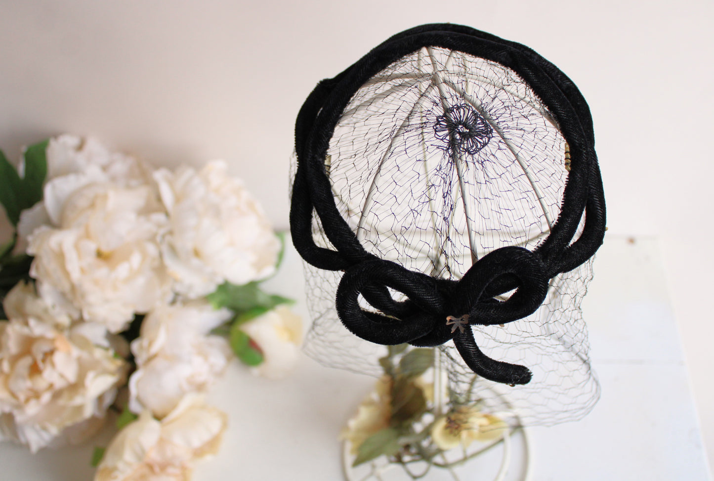 Vintage 1950s Black Velvet Fascinator Crown with Veil