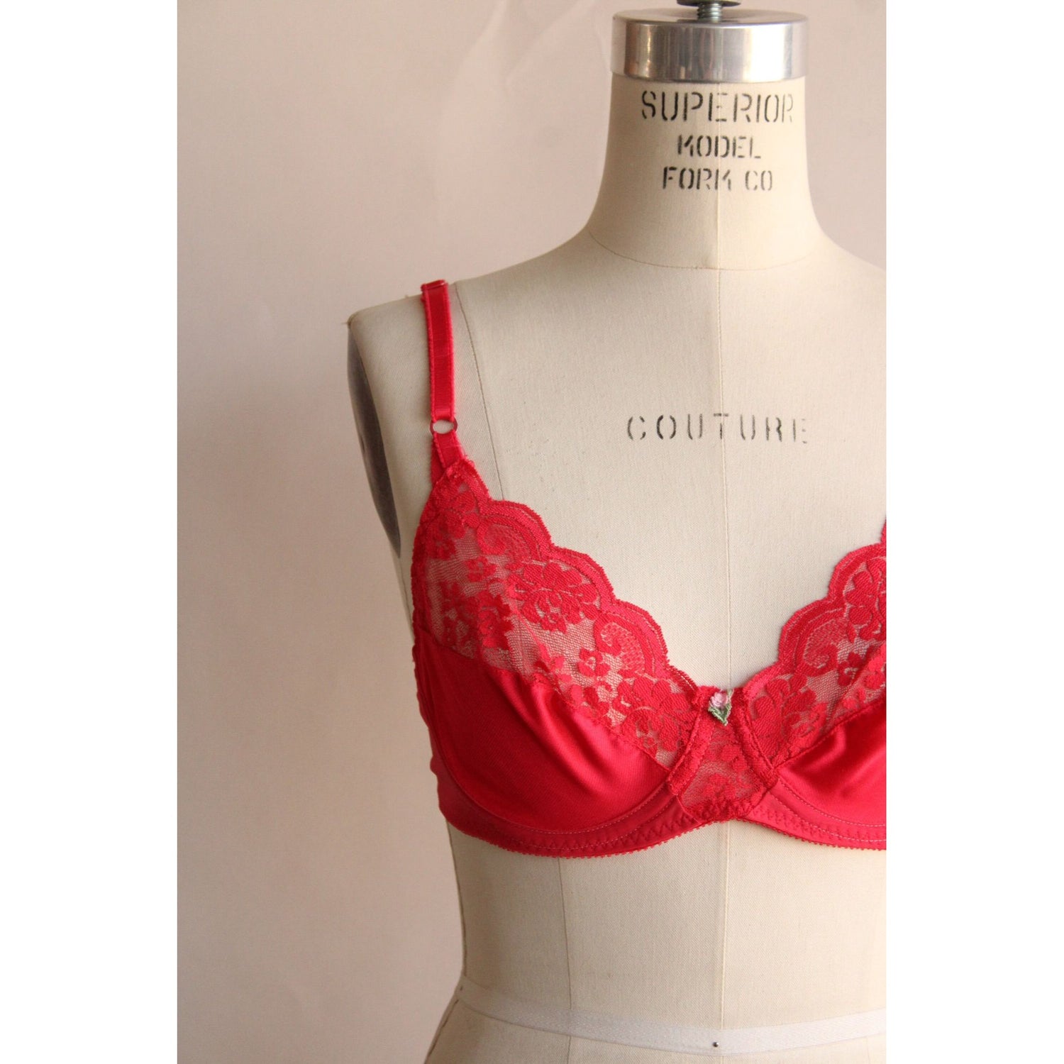 Vintage 1960s 1970s Red Lace Bra by Maidenform Chantilly, Size 36B –  Toadstool Farm Vintage
