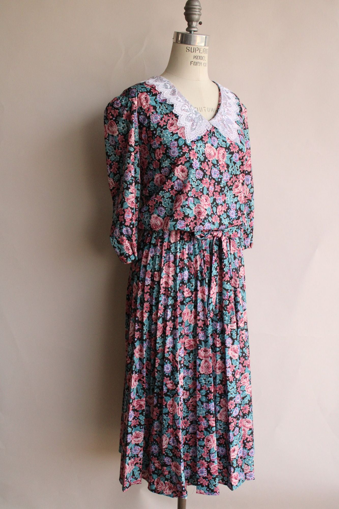 Vintage 1980's Floral Print Dress with Belt and Lace Collar